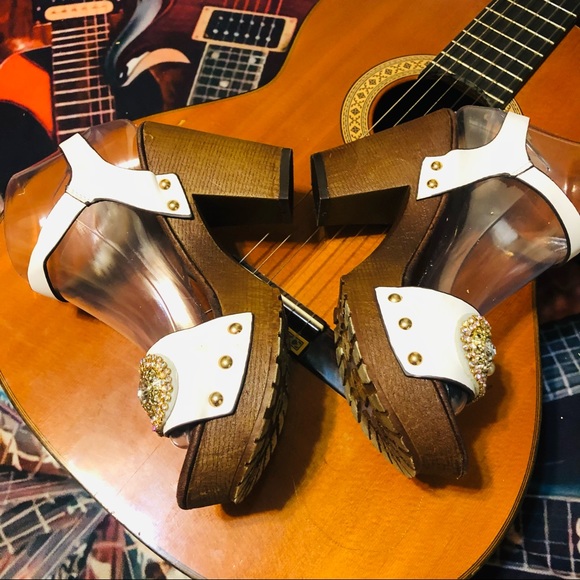 🌺Natures Breeze White Platform Decorative Heels! - Picture 7 of 16